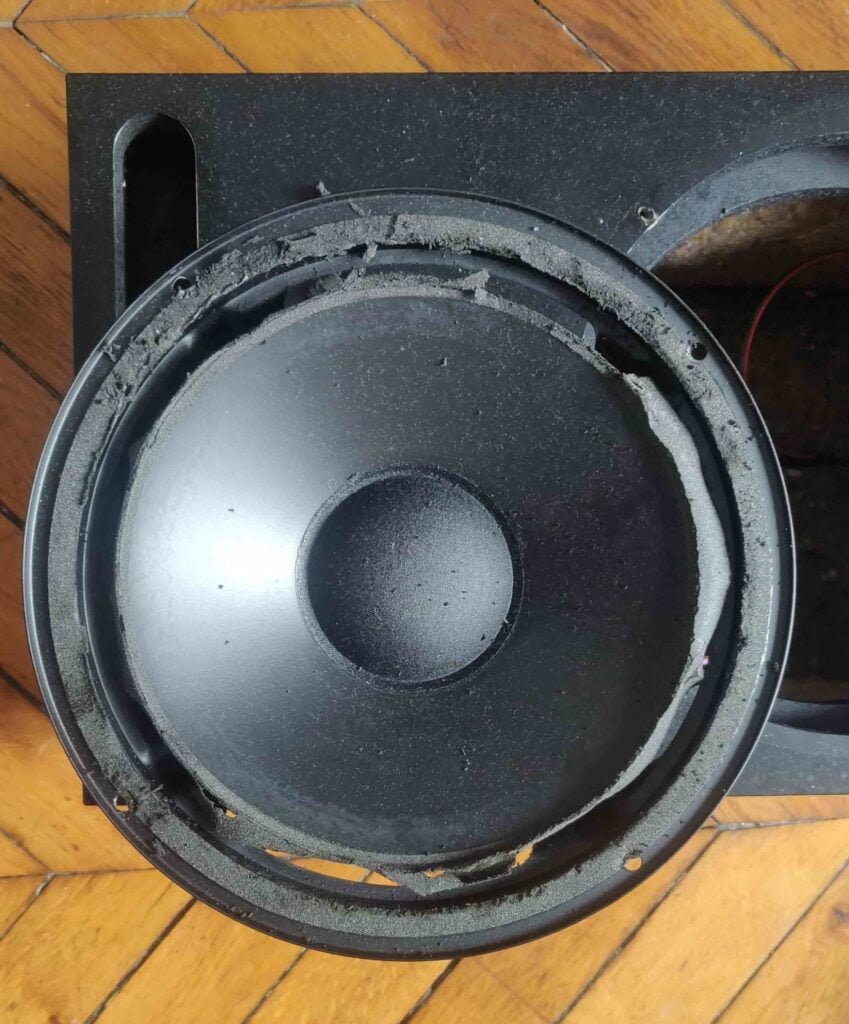 Suspension usée sur une enceinte 3A Phase Plus