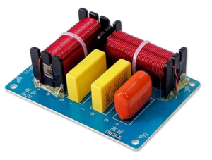 Fréquence de coupure 3000 Hz Atténuation 12dB/octave Impédance 4 ou 8 ohms Pour enceinte de 45 à 180 watts