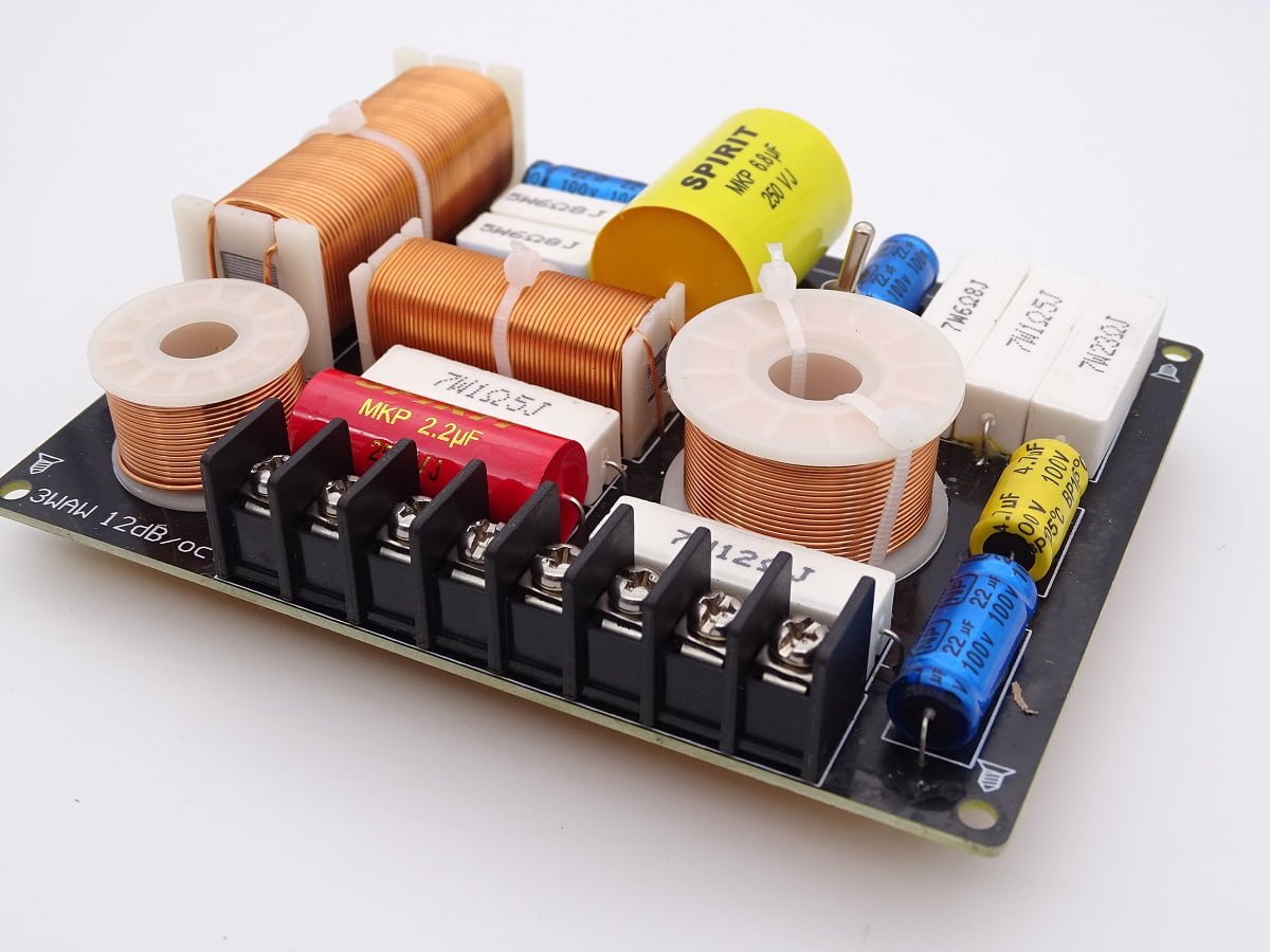 Filtre haut-parleur passif 3 voies 500Hz-5000Hz 8 ohms 250 watts 01 Filtre haut-parleur passif 3 voies 500Hz-5000Hz 4/8 ohms 250 watts