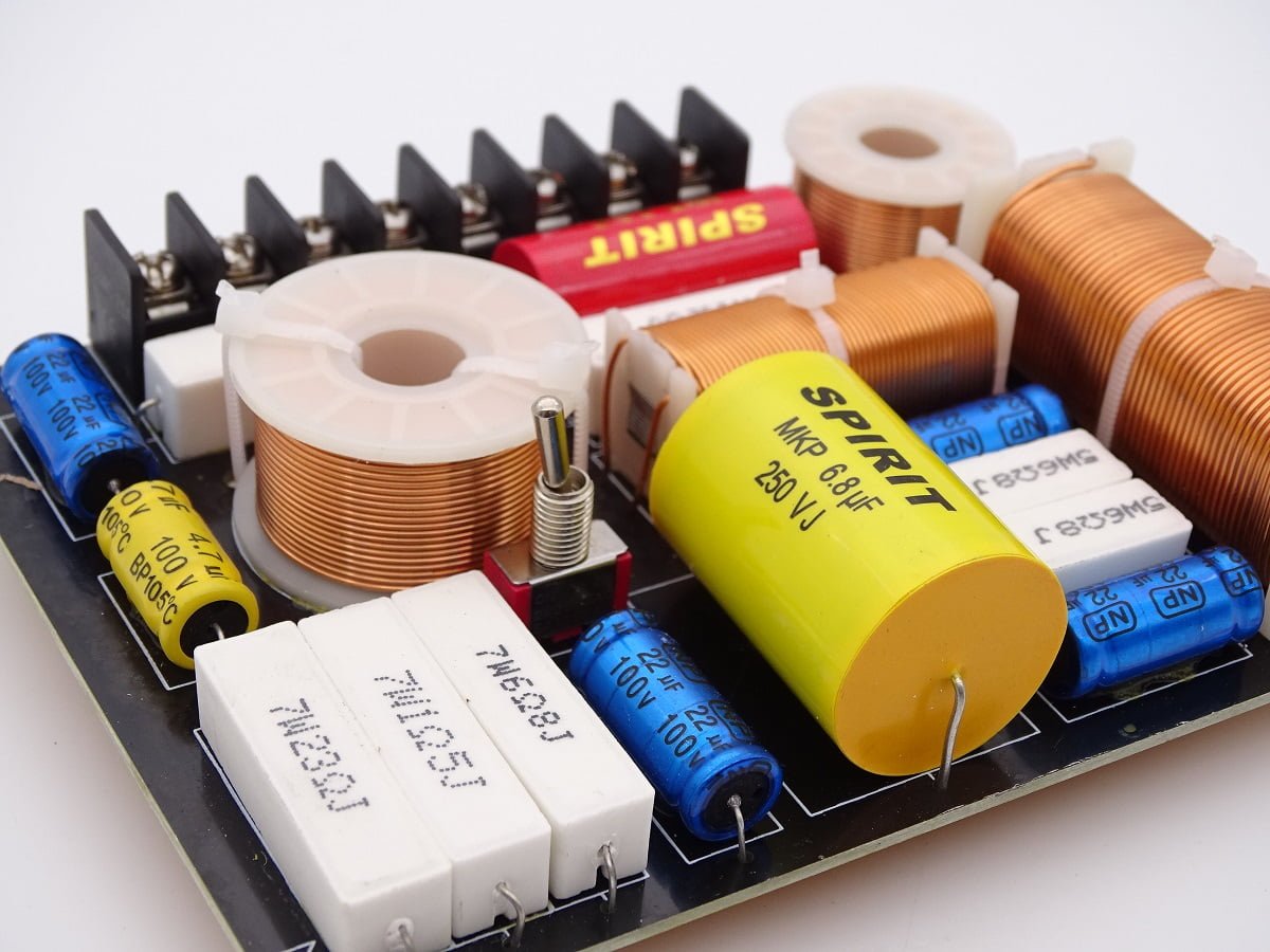 Filtre haut-parleur passif 3 voies 500Hz-5000Hz 8 ohms 250 watts 03 Filtre haut-parleur passif 3 voies 500Hz-5000Hz 4/8 ohms 250 watts