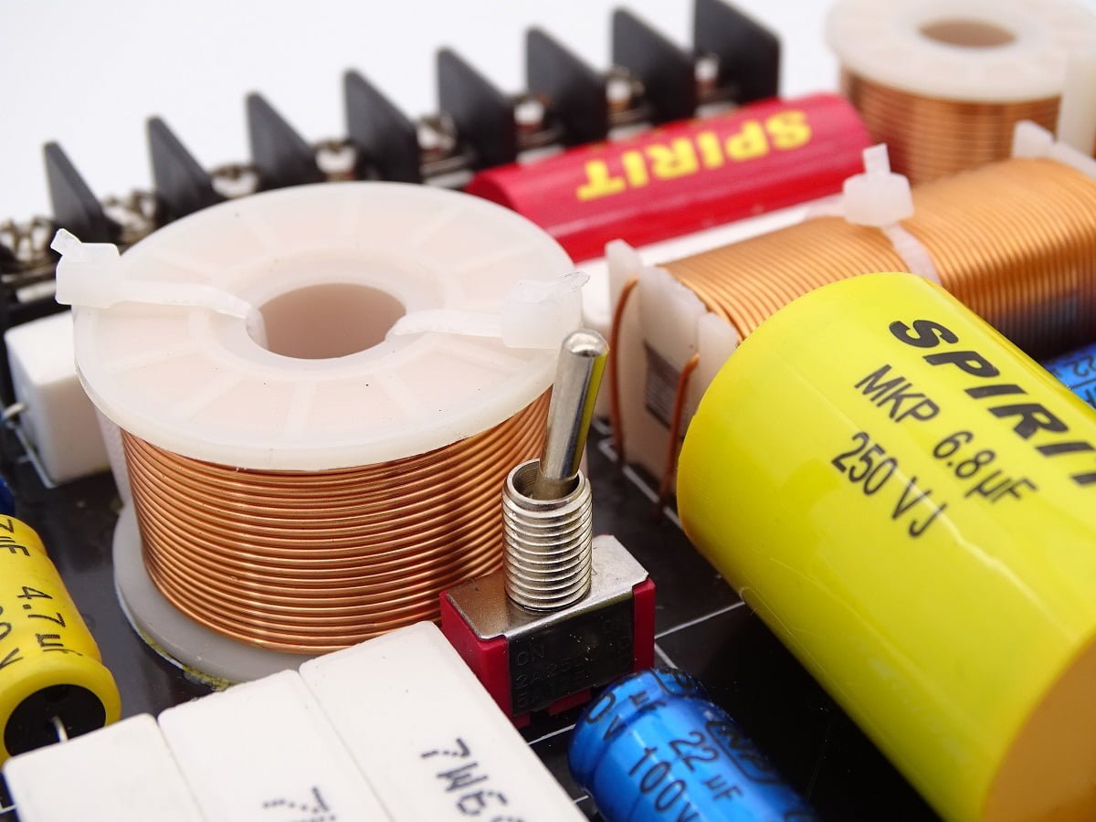 Filtre haut-parleur passif 3 voies 500Hz-5000Hz 8 ohms 250 watts 05 Filtre haut-parleur passif 3 voies 500Hz-5000Hz 4/8 ohms 250 watts