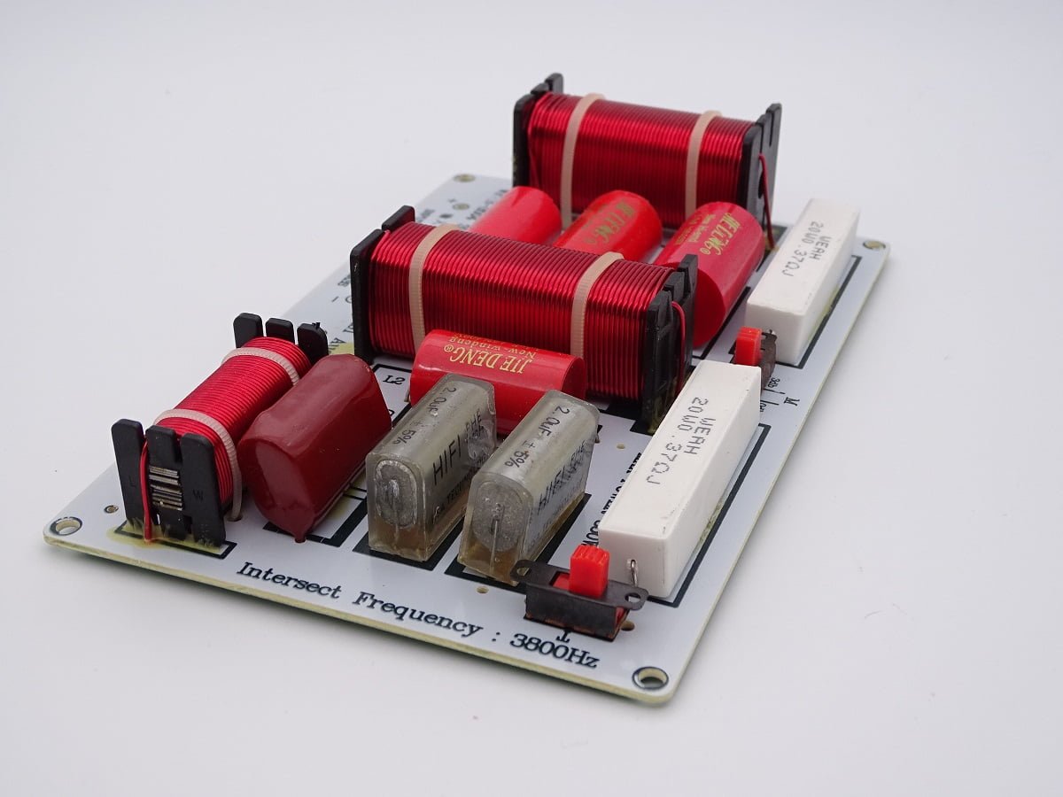 Filtre haut-parleur passif 3 voies 750Hz et3800Hz 8 ohms 350 watts 03 Filtre haut-parleur passif 3 voies 750Hz/3800Hz 4/8 ohms 350 watts