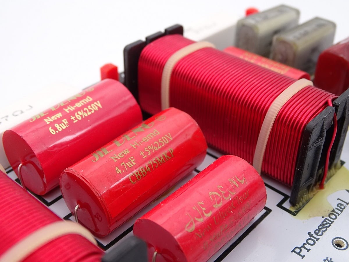 Filtre haut-parleur passif 3 voies 750Hz et3800Hz 8 ohms 350 watts 06 Filtre haut-parleur passif 3 voies 750Hz/3800Hz 4/8 ohms 350 watts