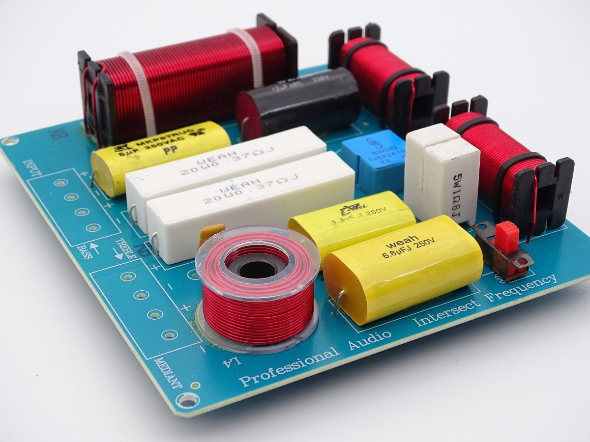 Filtre haut-parleur passif 3 voies 950 et 3500 Hz 4 a 8 ohms 150 watts 02 Filtre haut-parleur passif 3 voies 950 et 3500 Hz 4 a 8 ohms 150 watts