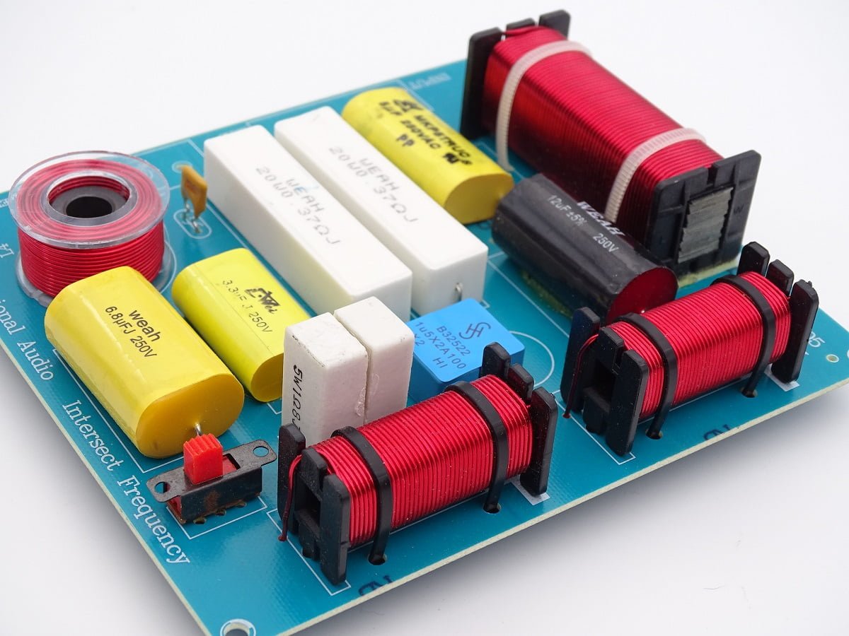 Filtre haut-parleur passif 3 voies 950 et 3500 Hz 4 a 8 ohms 150 watts 03 Filtre haut-parleur passif 3 voies 950 et 3500 Hz 4 a 8 ohms 150 watts