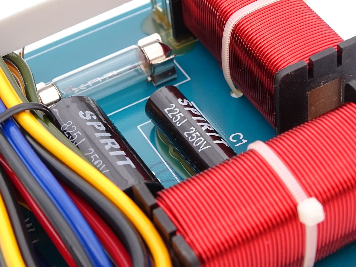 Filtre haut-parleur professionnel 2 voies 2600 Hz 350 watts 8 ohms SD-2001A-1 03 Filtre-haut-parleur-professionnel-2-voies-2600-Hz-350-watts-8-ohms-SD-2001A-1