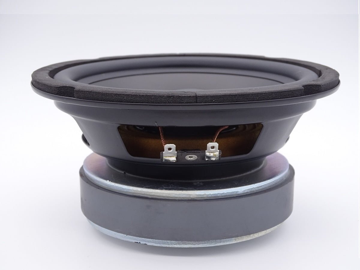 Haut-parleur Hi-Fi 20,5 cm 100watts 8ohms 03 Haut-parleur 20,5 cm - 100 watts - 8 ohms - membrane polypropylène - suspension caoutchouc