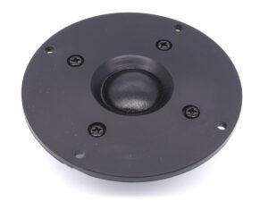 Tweeter Hi-Fi à dôme soie de 25,4 mm de diamètre. Un gros aimant ferrite associé à un diaphragme à dôme soie très léger, procure une excellente finesse des aiguës.