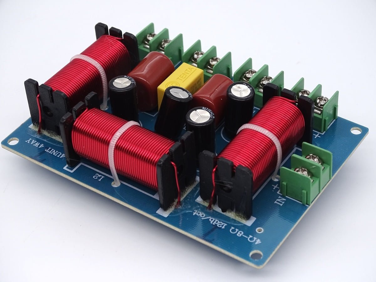 Filtre haut-parleur passif 3 voies 800 et 5000 Hz 4 à 8 ohms 150 watts 04 Filtre haut-parleur passif 3 voies 800 et 5000 Hz 4 à 8 ohms 150 watts