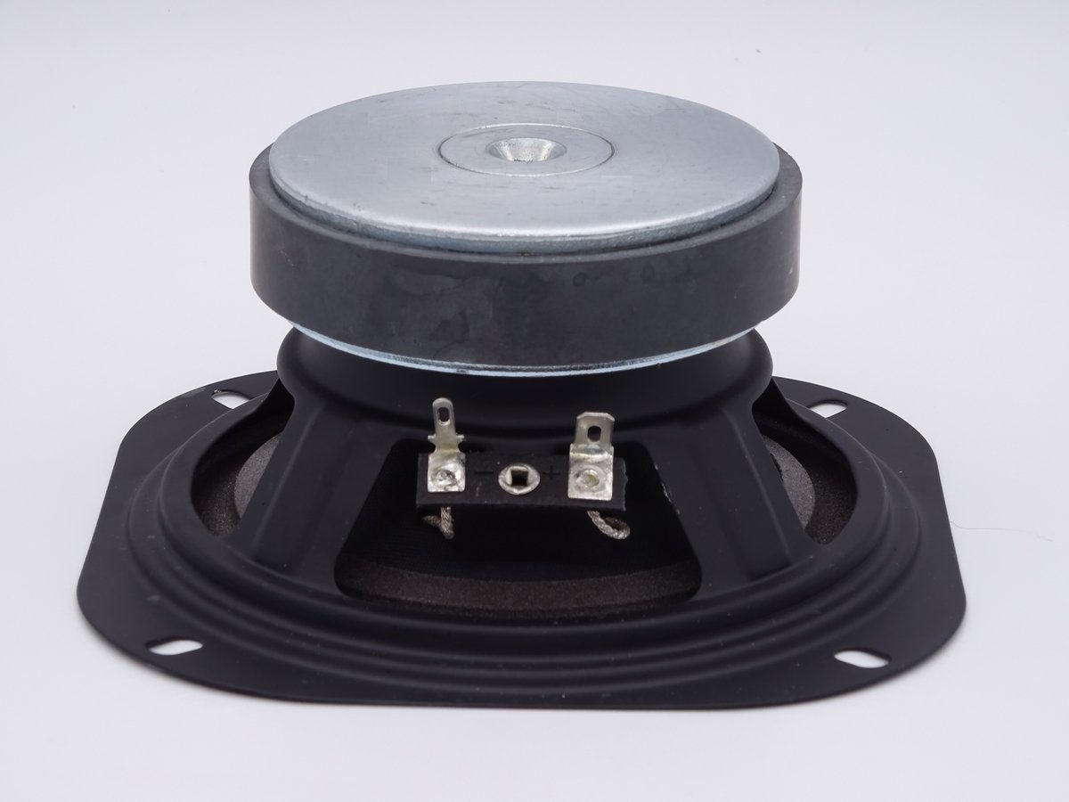 Haut-parleur large bande médium diamètre 12,8 cm pour enceinte de 60 à 120 W 03 Haut-parleur large bande médium diamètre 12,8 cm pour enceinte de 60 à 120 W